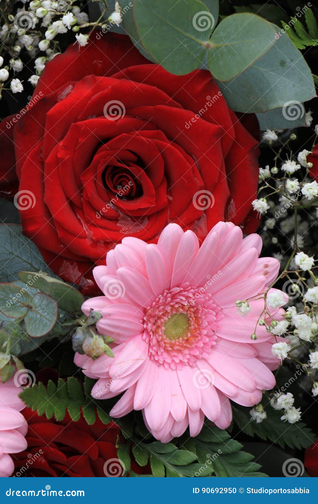 Fleurs De Mariage En Le Rose Et Le Rouge Photo Stock Image