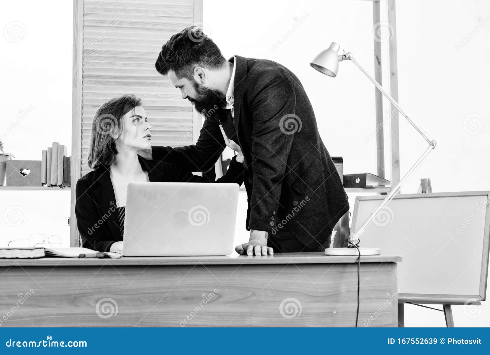 Kribbeln im Büro - Flirten am Arbeitsplatz