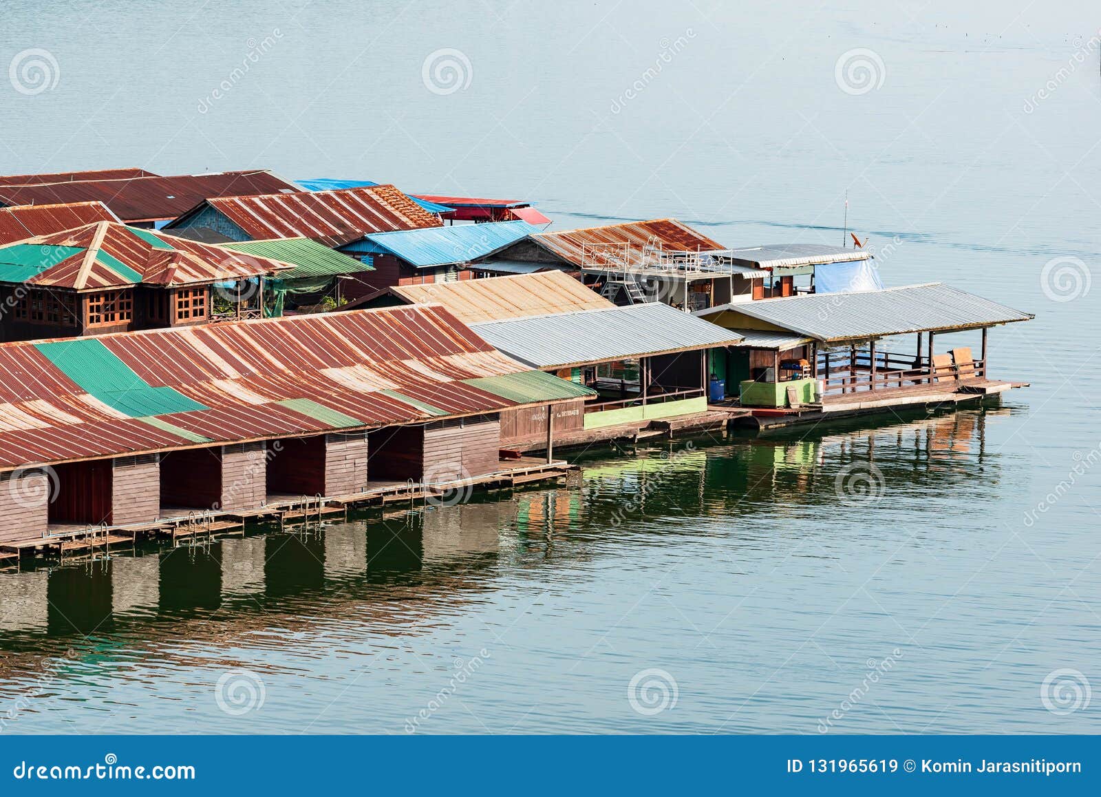 the floating house village