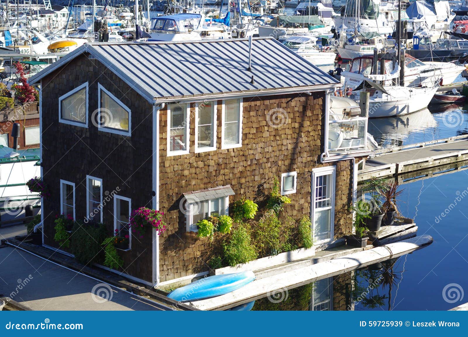 Floating house editorial stock image. Image of vancouver 59725939