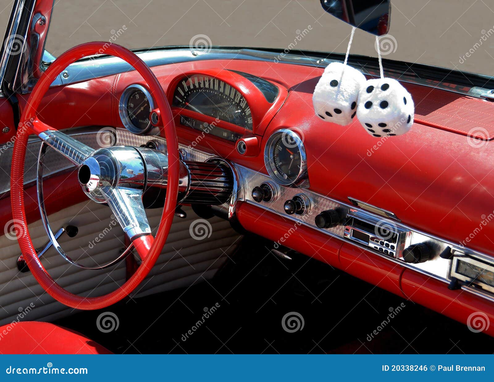 https://thumbs.dreamstime.com/z/flockige-innenw%C3%BCrfel-des-autos-20338246.jpg