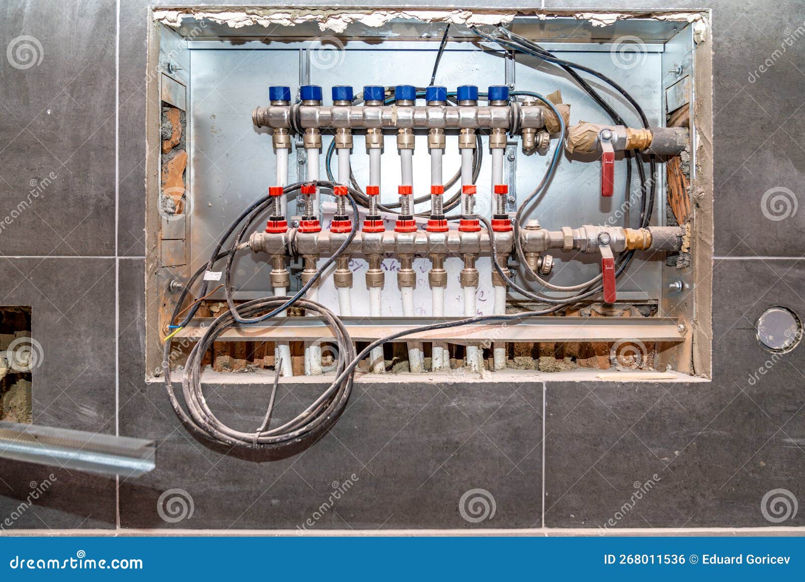 Floor Heating Distribution Box on the Construction of the House Stock