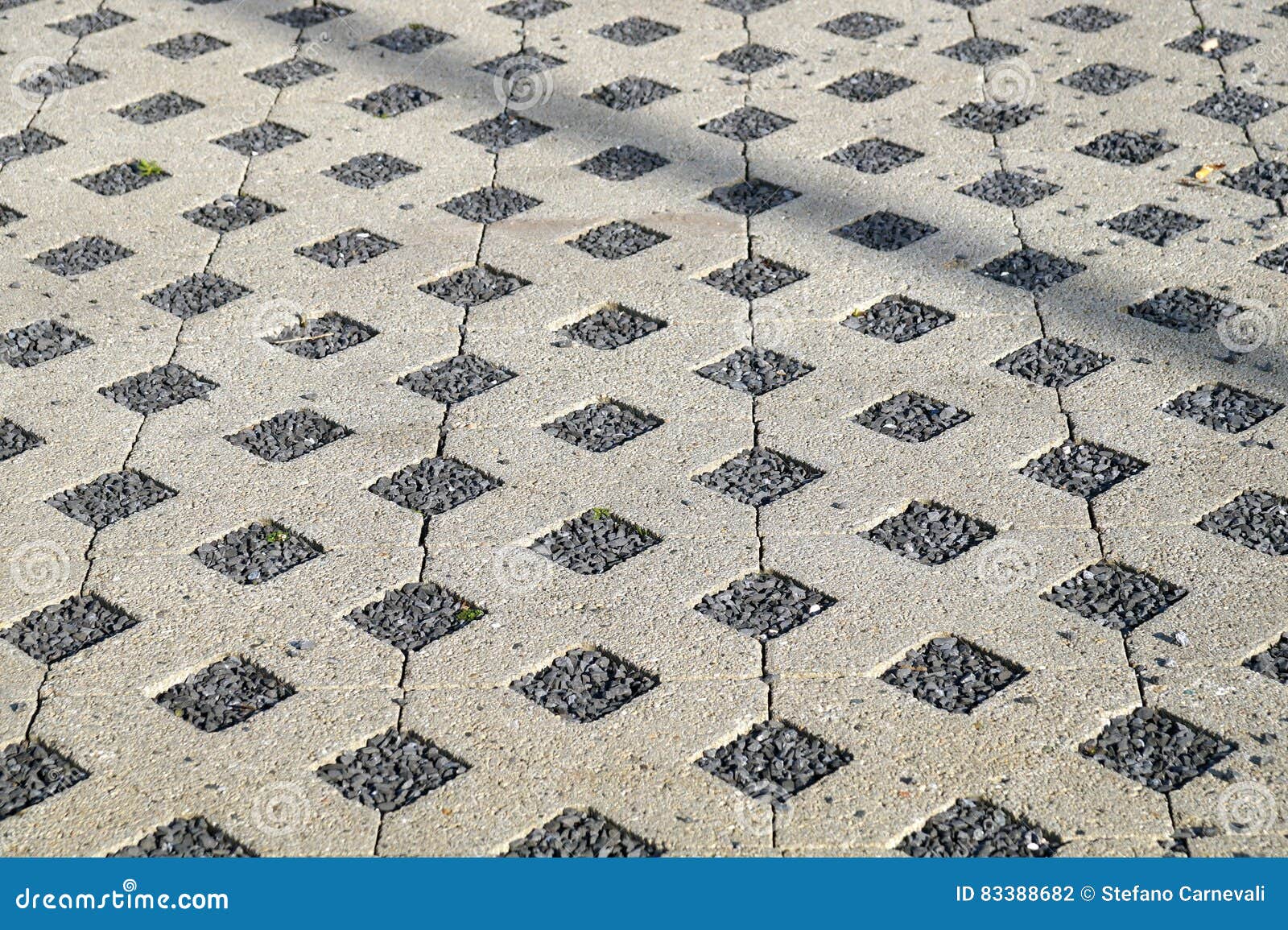 Flooring Assembled on a Substrate of Sand Type Permeable To Water Stock