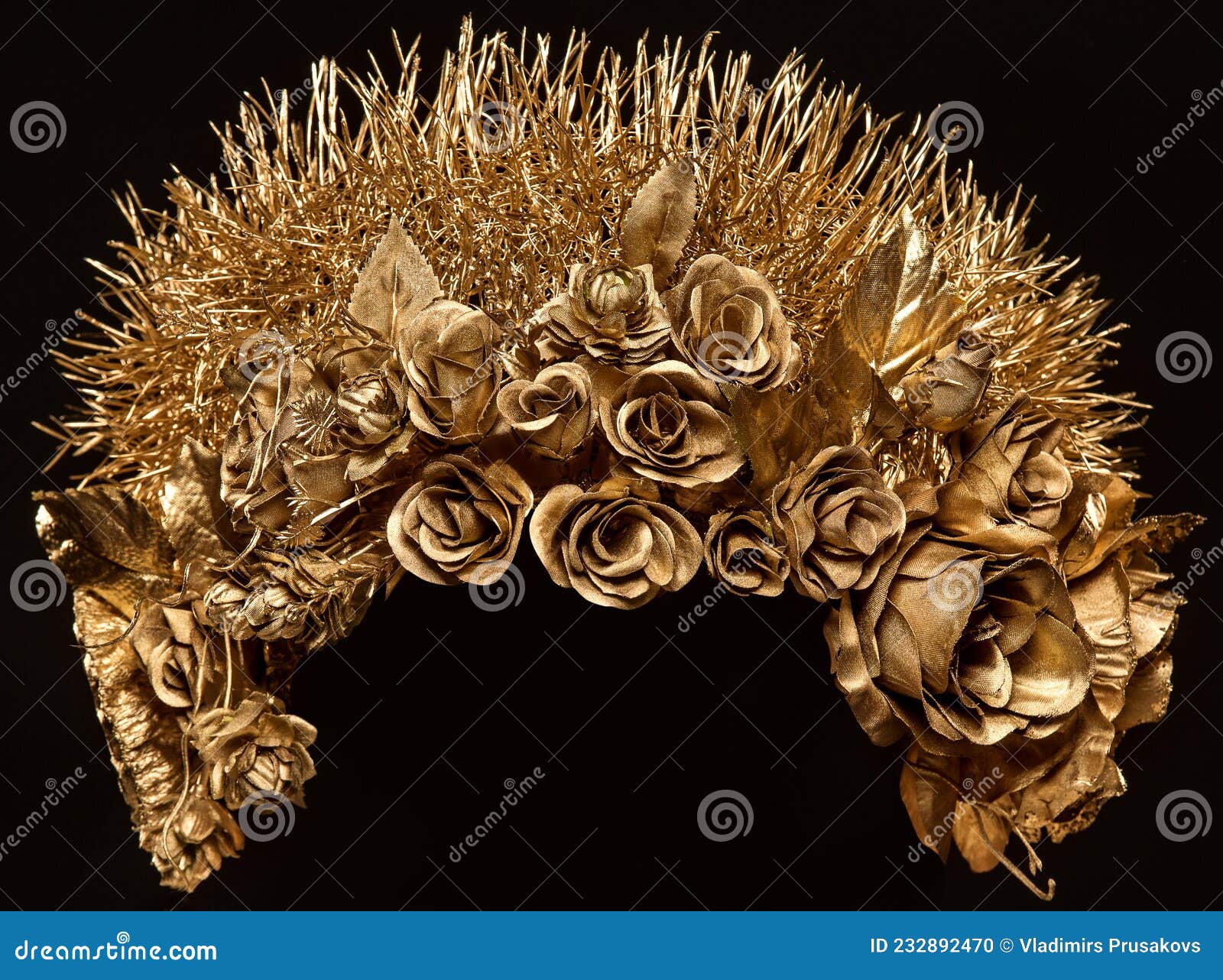 Flor Rosa Dorada Corona Sobre Fondo Negro. De Oro Floral Creativa Con Joyas Tiara De Moda Artística Foto de archivo - Imagen de color, dorado: 232892470