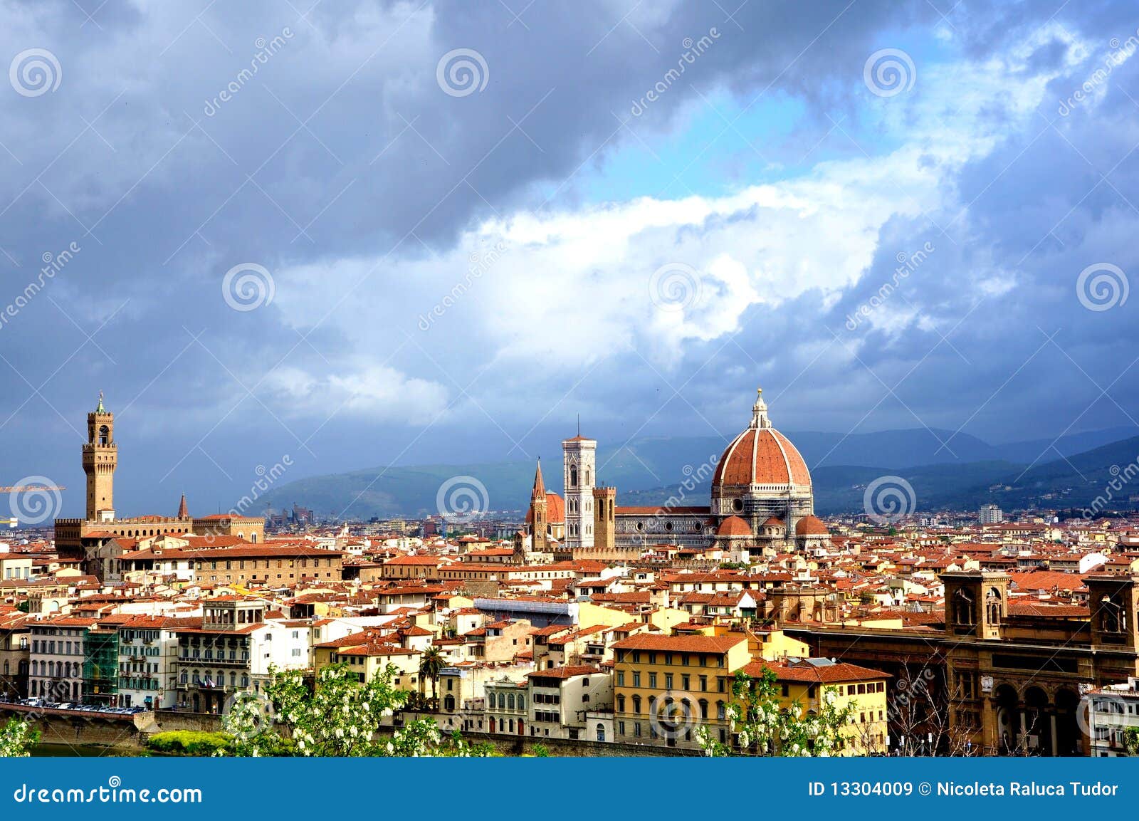 florence city view with the dome seen from piazzale michelangelo, italy 