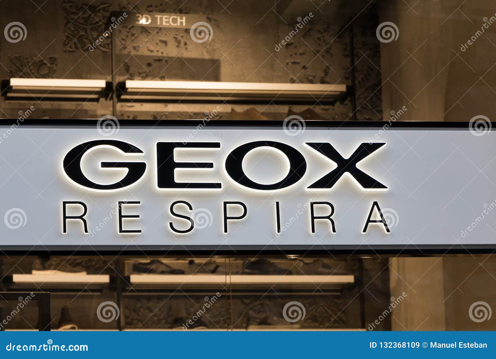 Geox logo on Geox`s shop editorial stock image. Image of shop - 132368109