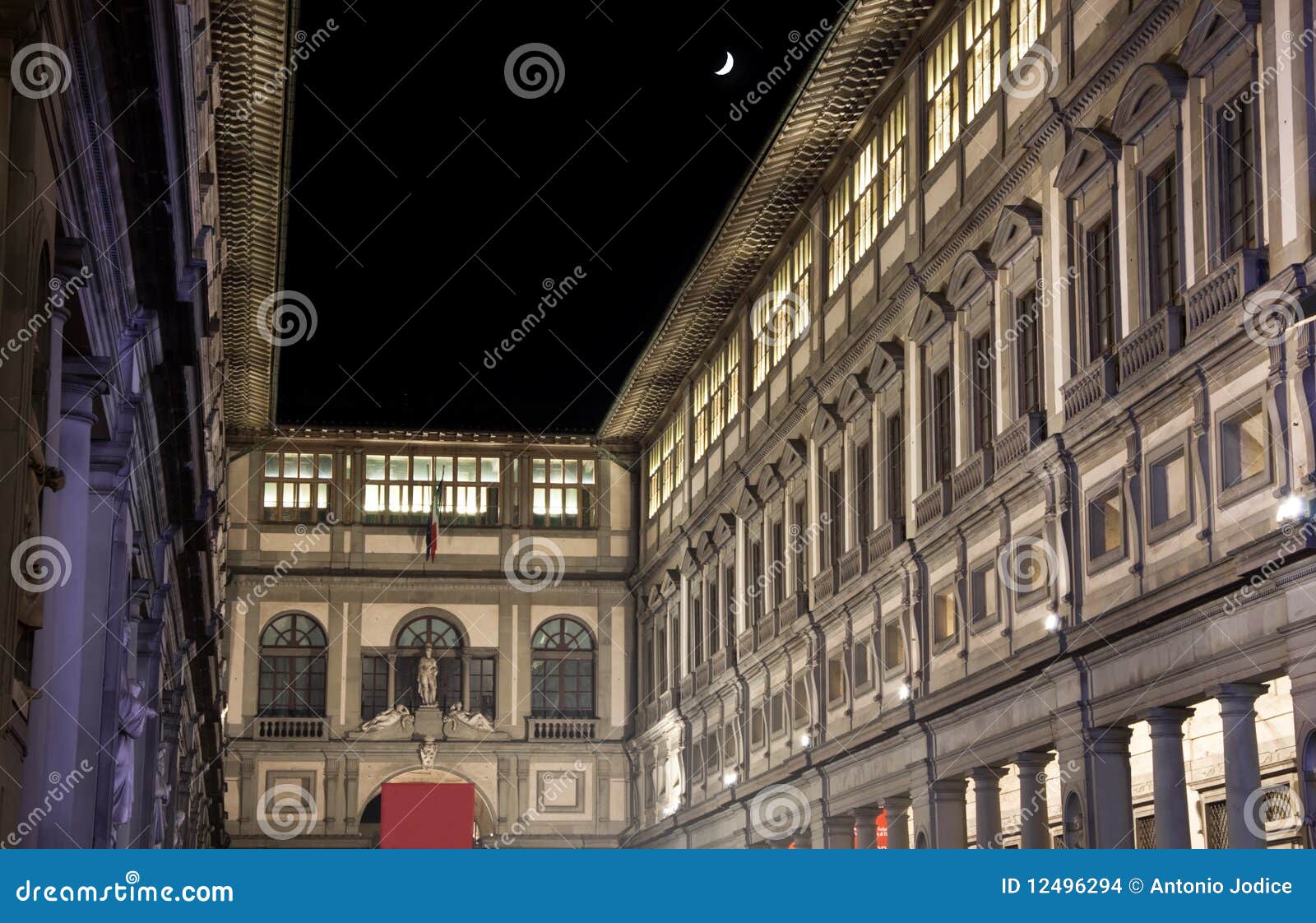 florence uffizi museum gallery at night