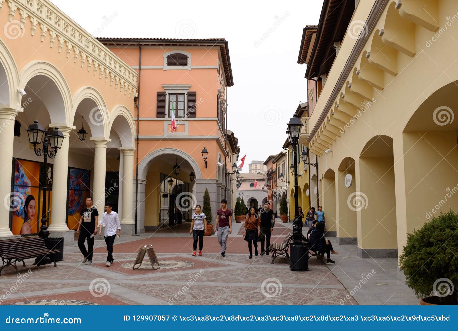 prada outlet florentia village