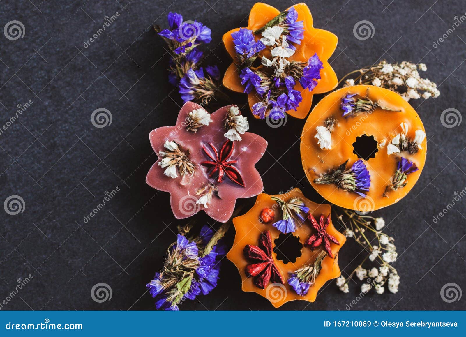 Florentina Natural Aroma Cera Feita à Mão, Saqueta Decorada Com Flores  Secas Com Espaço De Cópia Imagem de Stock - Imagem de aromaterapia,  tratamento: 167210089