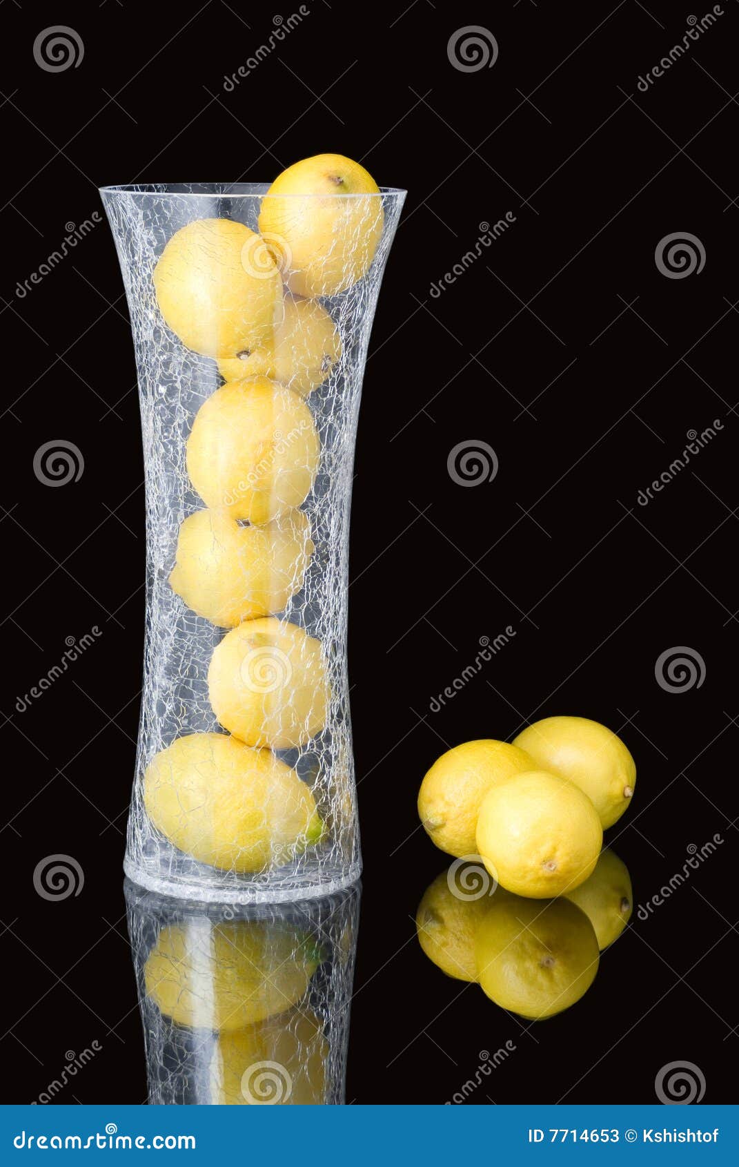 Intacto escribir pereza Florero con los limones imagen de archivo. Imagen de negro - 7714653
