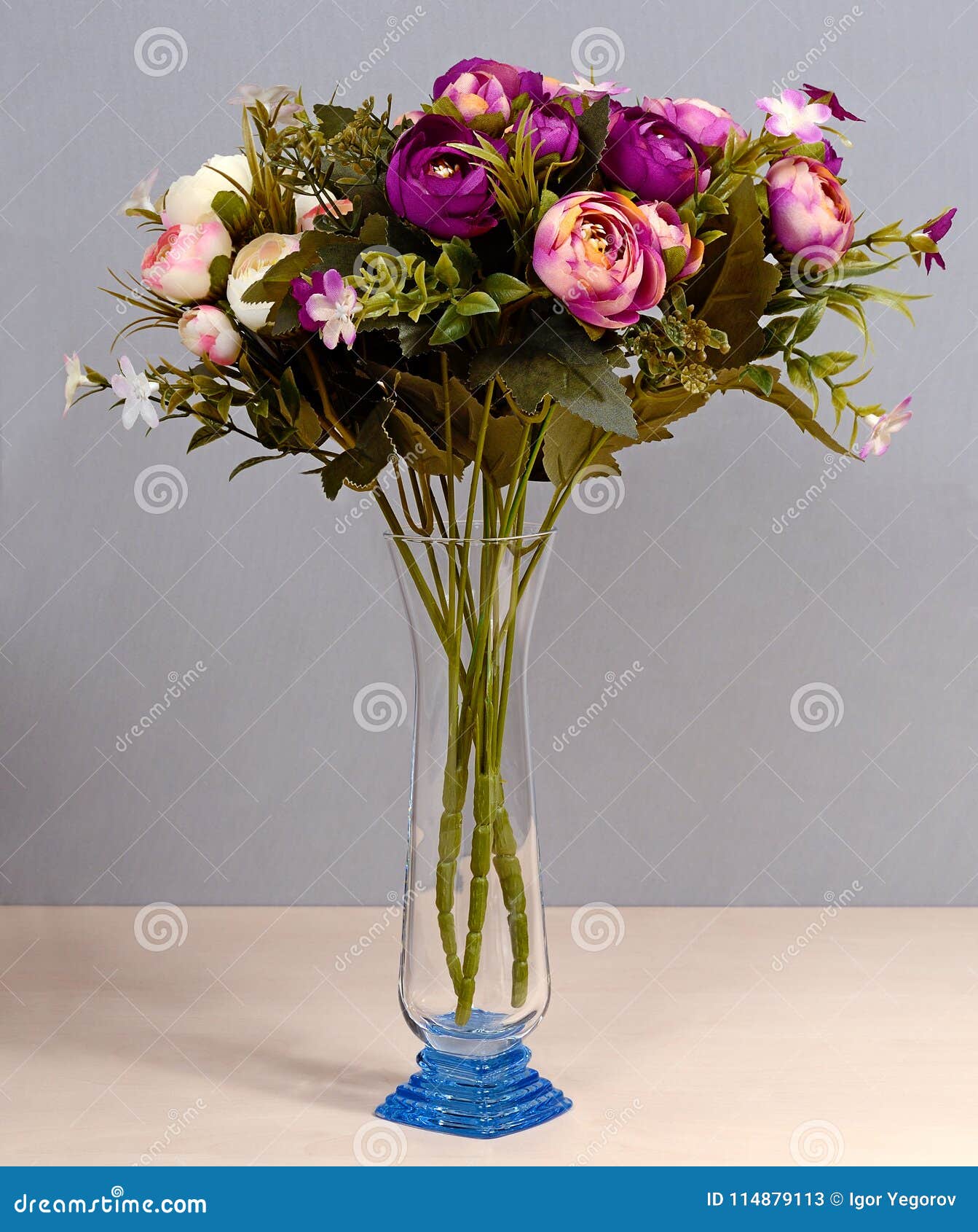 Flores Artificiais Do Vaso De Vidro Imagem de Stock - Imagem de seco,  naughty: 114879113