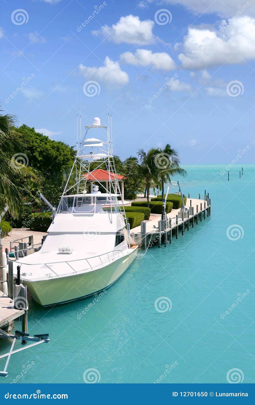 florida keys fishing boats in turquoise waterway