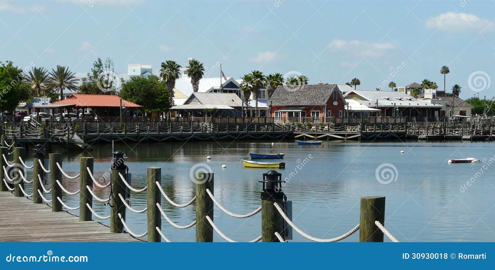 Cast Iron Chain Post Fencing Along Lake Havasu Dock Arizona Stock Photo -  Download Image Now - iStock