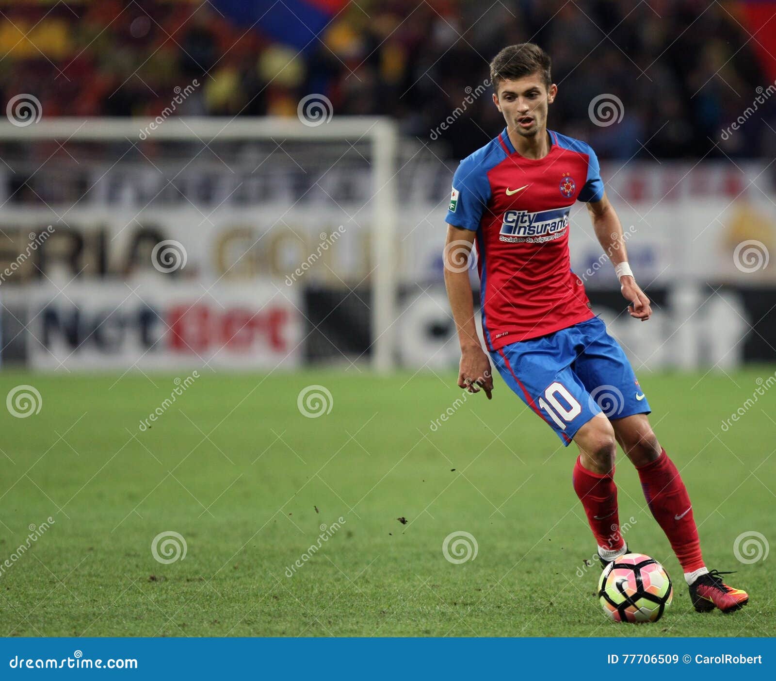 Soccer - UEFA Champions League - Group H - Steaua Bucharesti v Arsenal -  Steaua Stadium. Steaua Bucharesti, team group Stock Photo - Alamy