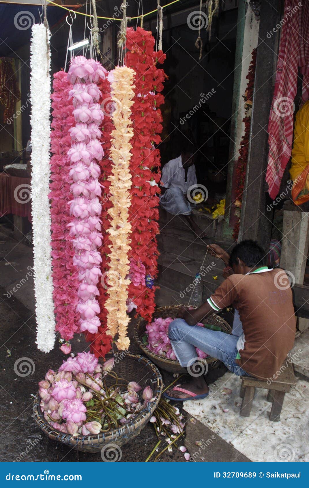 Flower shop. editorial stock image. Image of basket, lotus 32709689