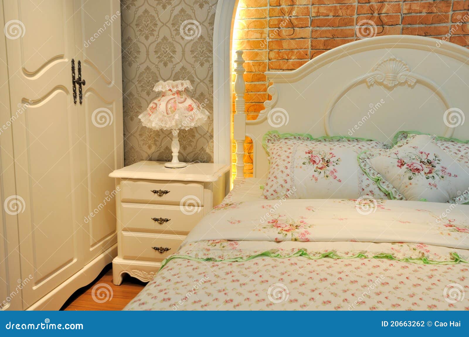 flowery and lighting color bedding room