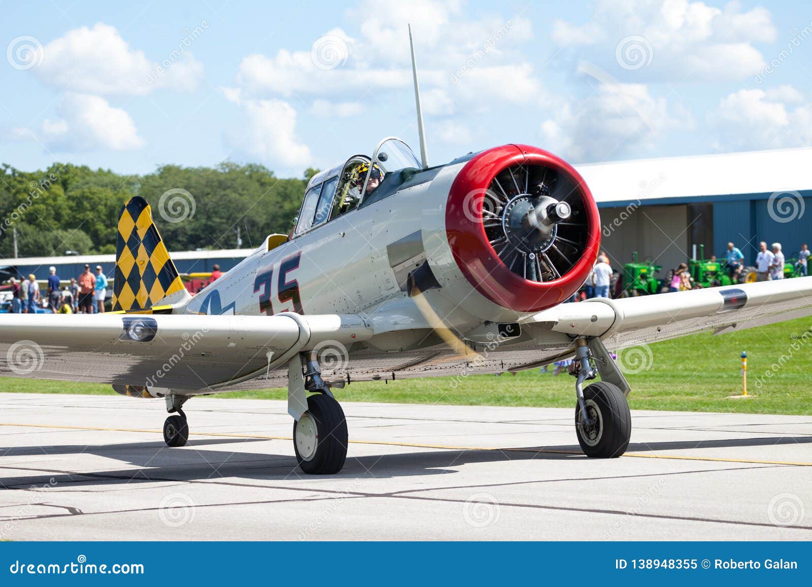 Fly in Cruise in editorial image. Image of military 138948355