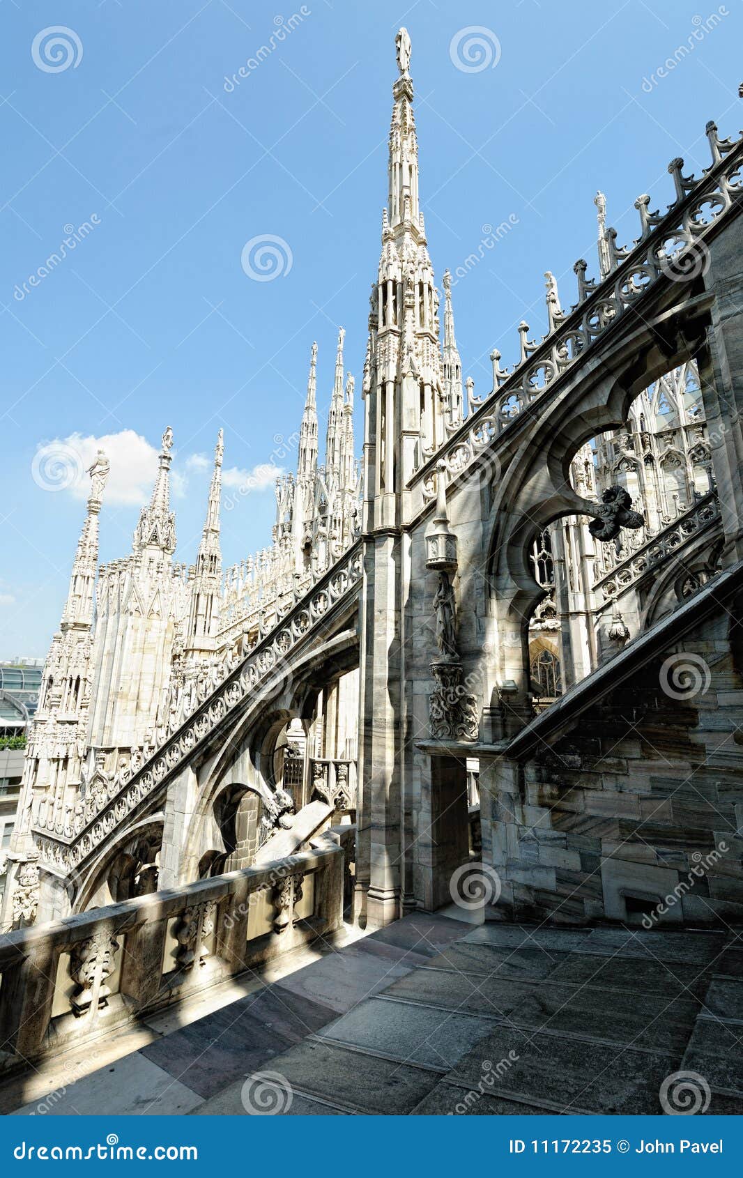 flying buttresss, milan cathedral, lombardy, italy