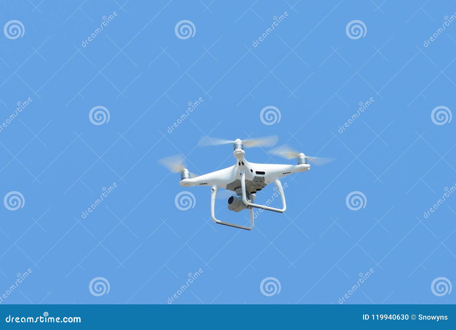 flying quad copter dron with video camera