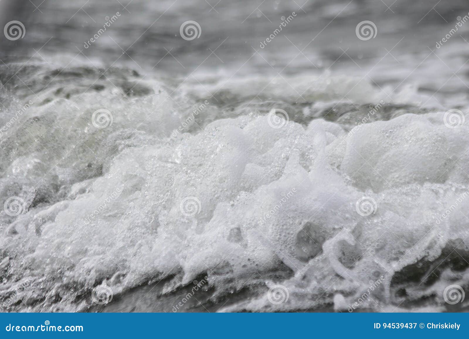 foam in sea waves