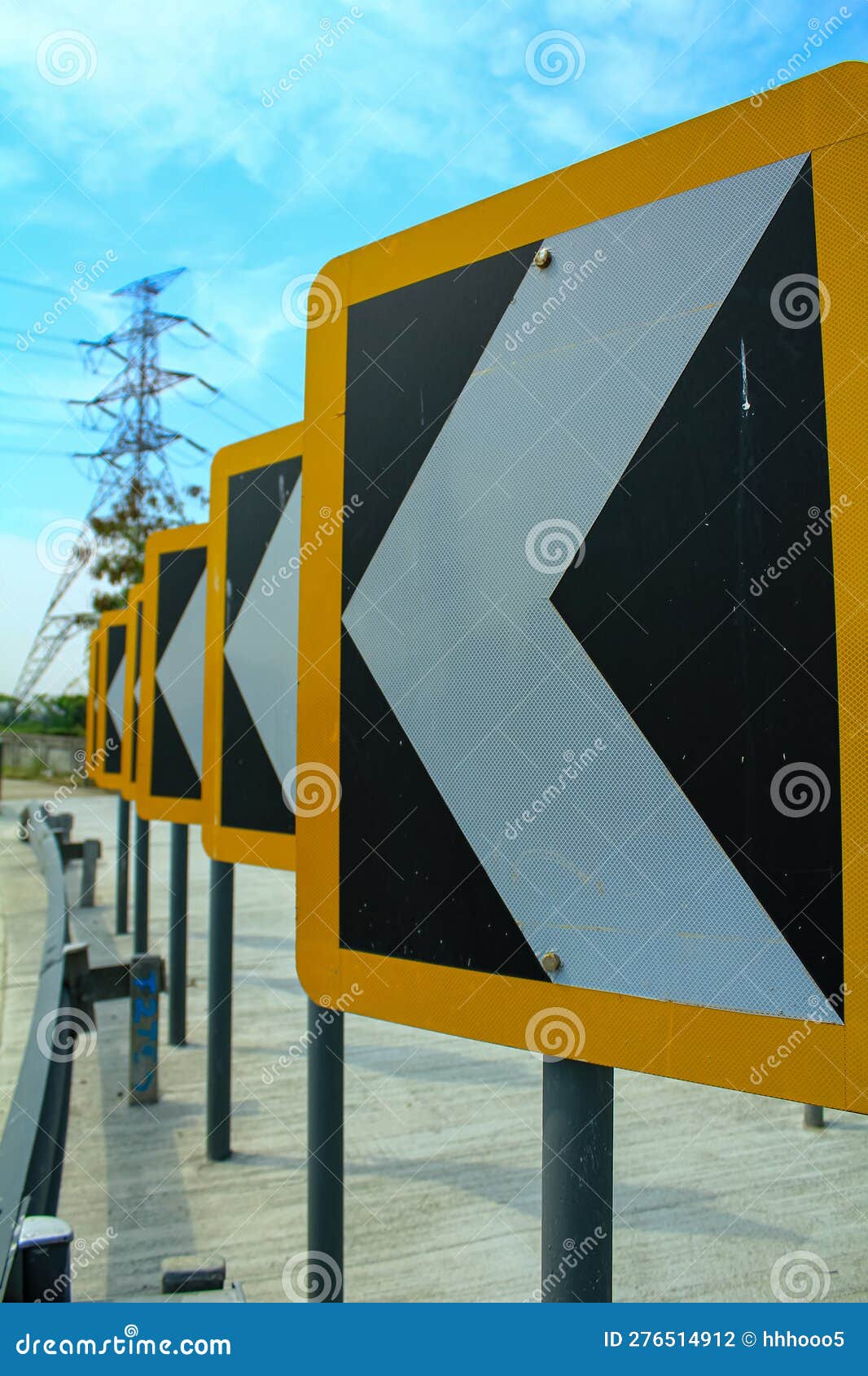 Sinal E Luzes De Passagem De Peões Foto de Stock - Imagem de foco, preto:  159684674