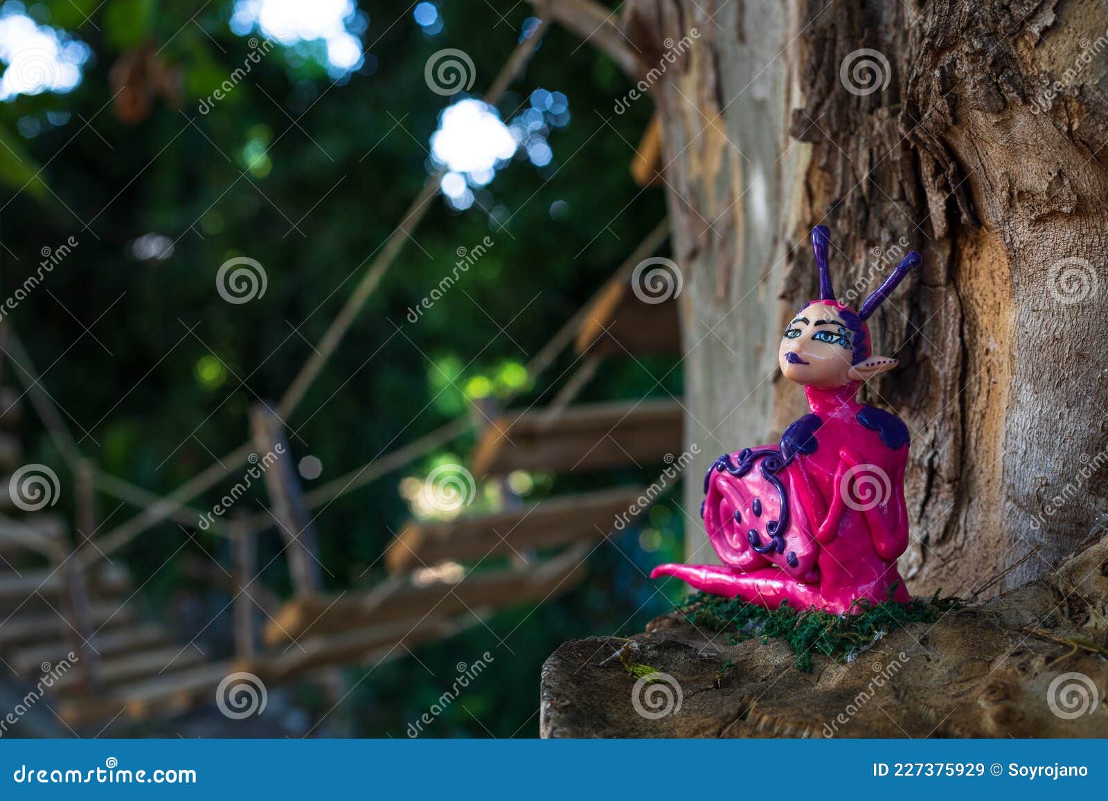 Enfoque Selectivo. Figura De Hadas En Un Bosque Real. Bureta