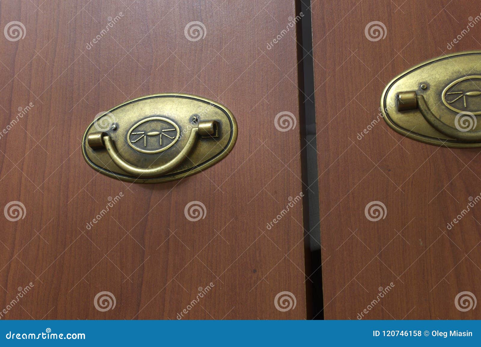 Wardrobe Doors with Foldable Pull Handle. Artificially Aged Brass Stock