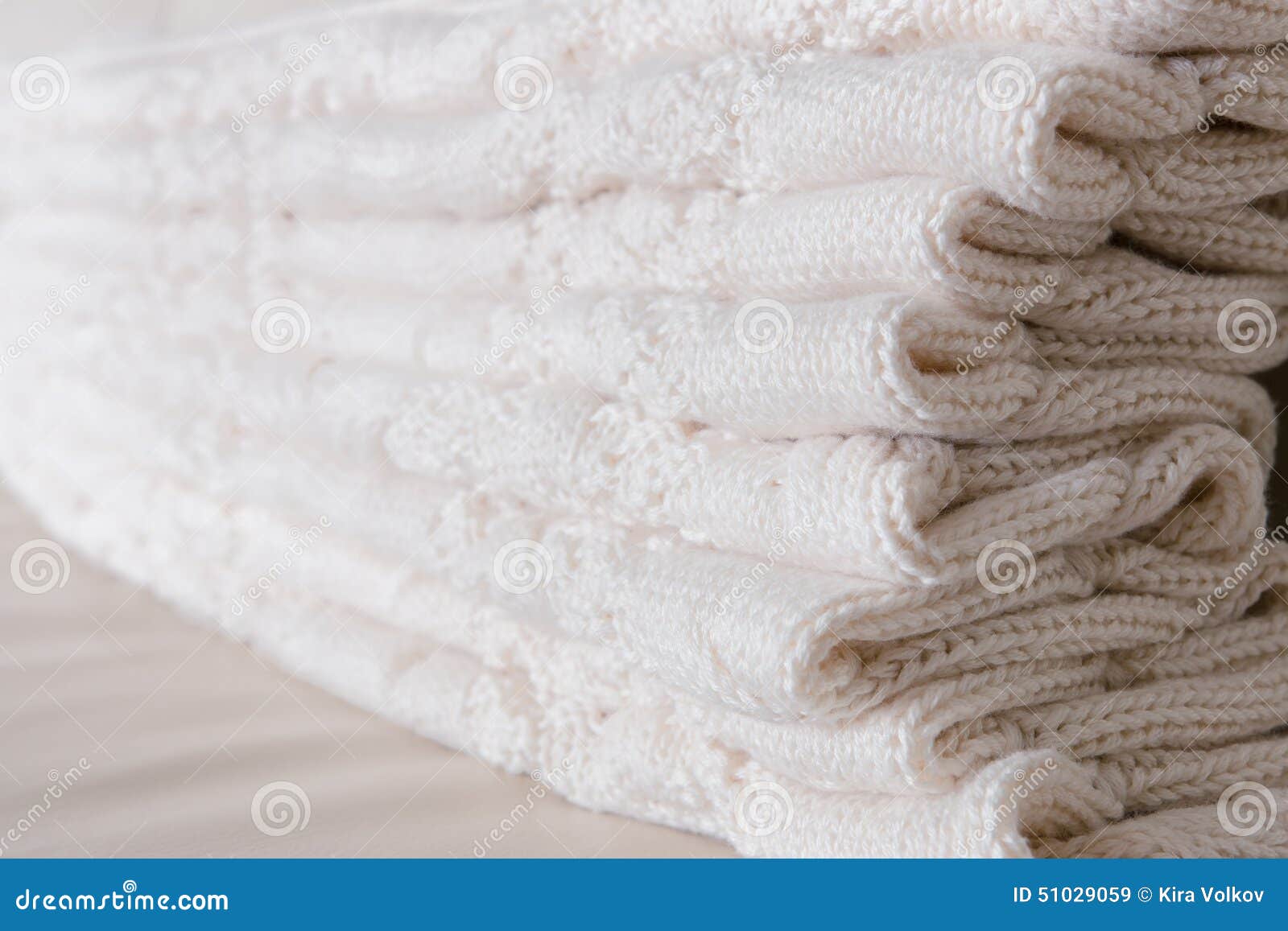 Folded white knitted throw stock image. Image of cotton 51029059