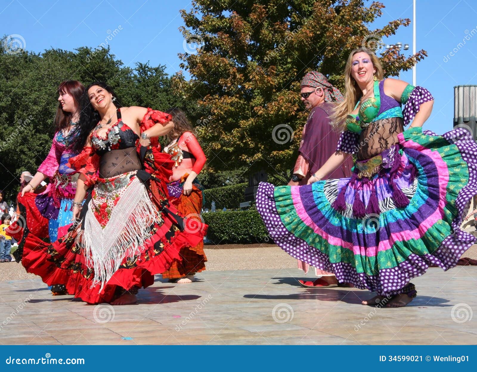 Folk dance editorial photo. Image of culture, group, dancer 34599021