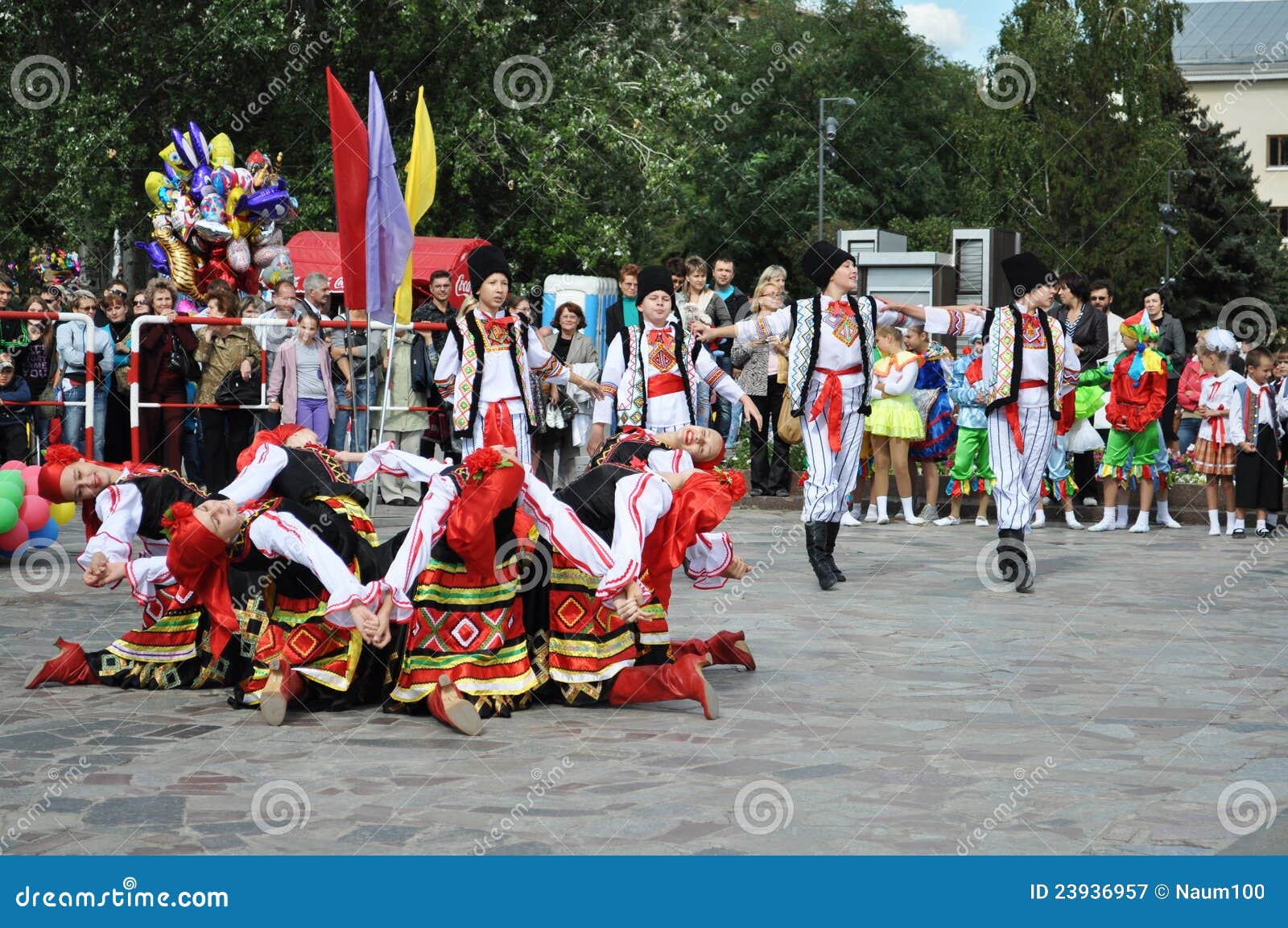 A folklore dancing group editorial photography. Image of september