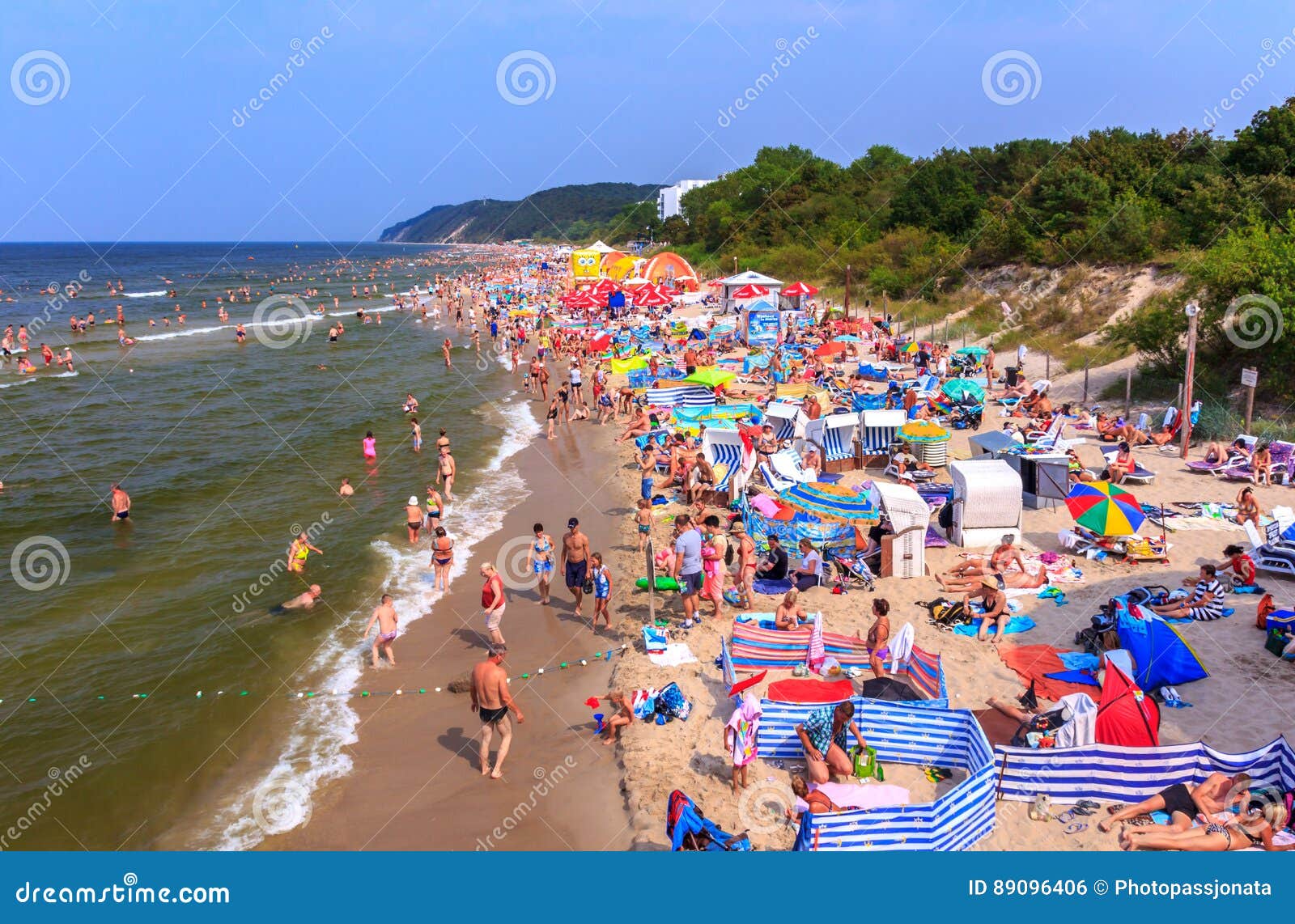 Folla Sul Mare SpiaggiaPoloniabaltico Fotografia Editoriale Immagine di polonia, estate