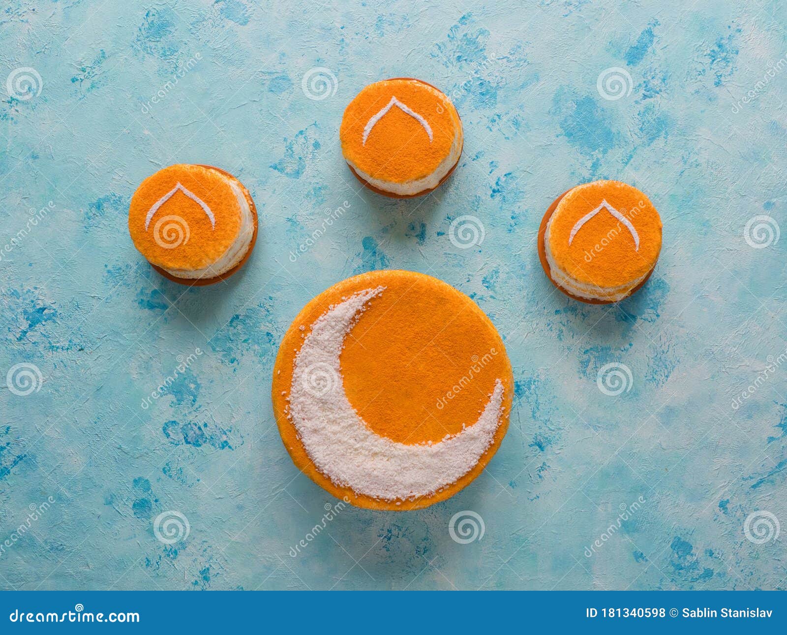 Fond De Bonbons Ramadan Gateau D Or Fait Maison Delicieux Avec Un Croissant De Lune Photo Stock Image Du Frais Fruits Fond De Bonbons Ramadan Gateau D Or Fait Maison Delicieux Avec Un Croissant De Lune Photo Stock Image Du Frais Fruits