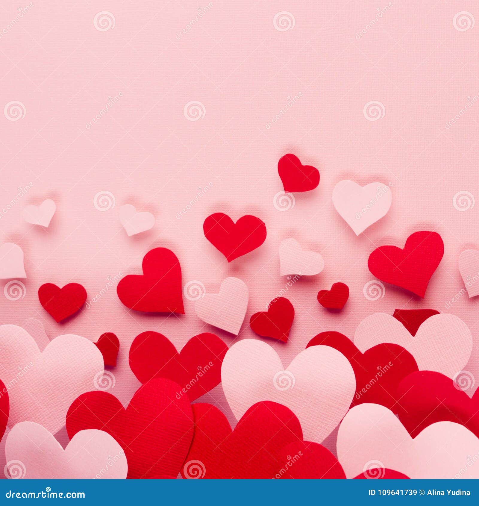 Fond De Saint Valentin Des Coeurs Rouges Et Roses De Papier De Mouche Sur  Le Contexte Rose De Couleur Copiez L'espace Image stock - Image du doux,  handmade: 109641739