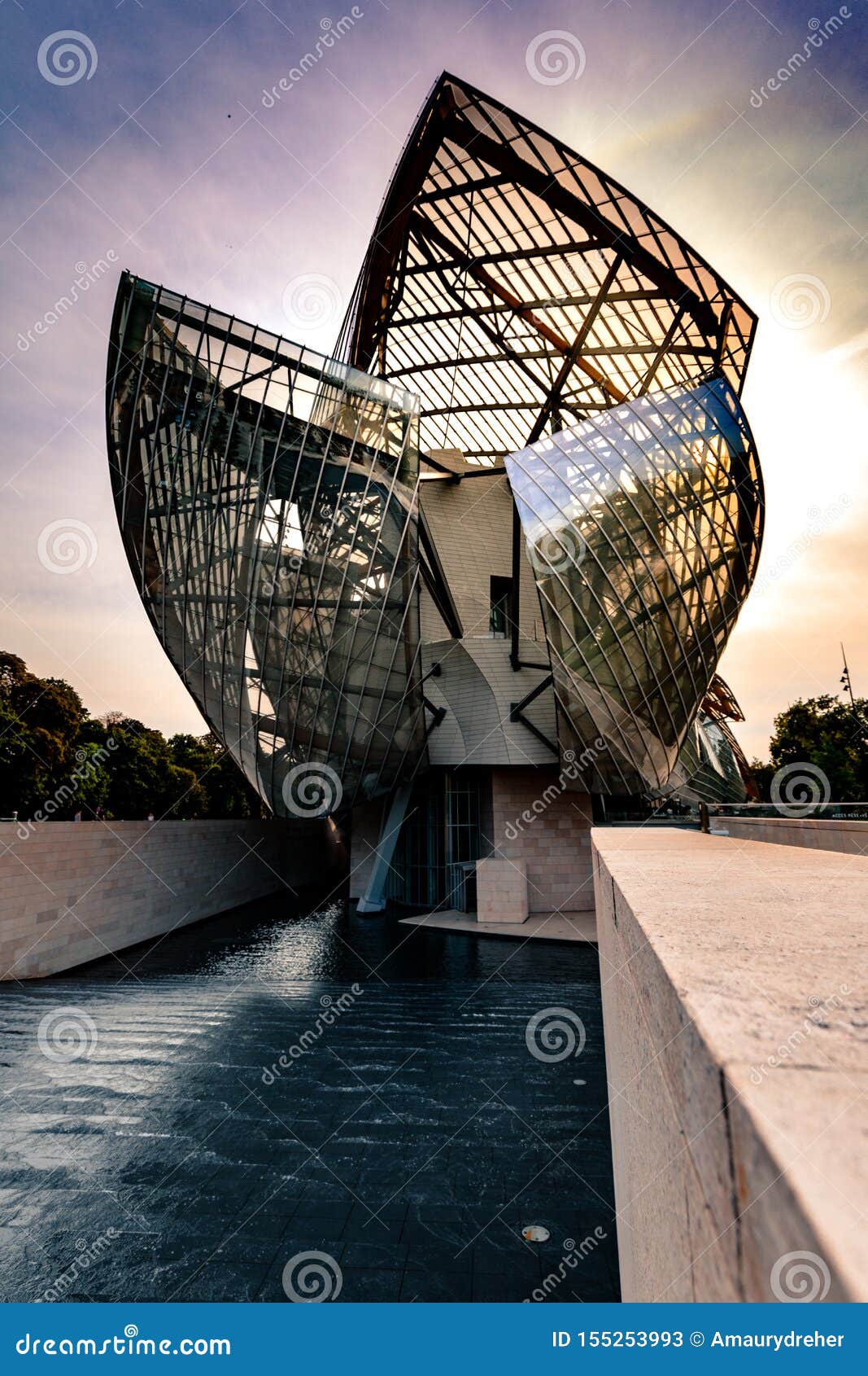 Fondation Louis Vuitton In Paris Editorial Stock Photo - Image of culture, structure: 155253993