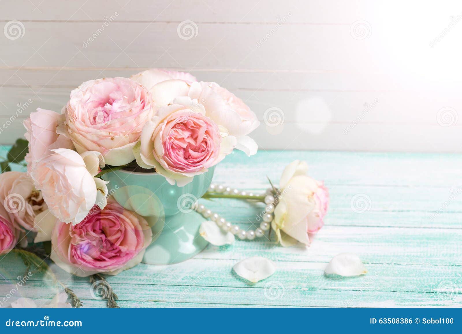 Fondo Con Las Flores Elegantes De Las Rosas Foto de archivo - Imagen de  floral, pastel: 63508386