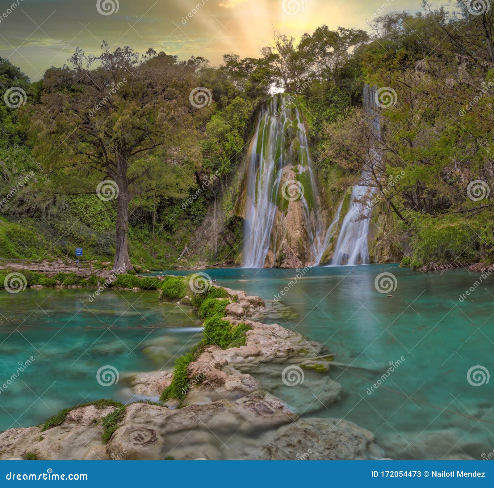 Fondo De Cascadas Hermosas, Minas Antiguas Y X28; Minas Viejas Y X29; San  Luis Potosi México Imagen de archivo - Imagen de agua, equilibrio: 172054473