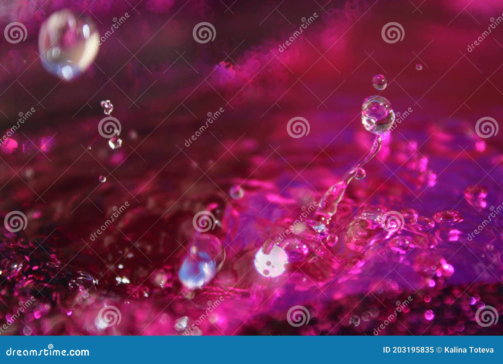 Fondo De Pantalla. Movimiento Congelado De Agua. Gotas De Agua Cayendo Y Salpicándose. Reflejos Brillantes De La Luz. Imagen de archivo - Imagen de azul, concepto: 203195835 Fondo De Pantalla. Movimiento Congelado De Agua. Gotas De Agua Cayendo Y Salpicándose. Reflejos Brillantes De La Luz. Imagen de archivo - Imagen de azul, concepto: 203195835