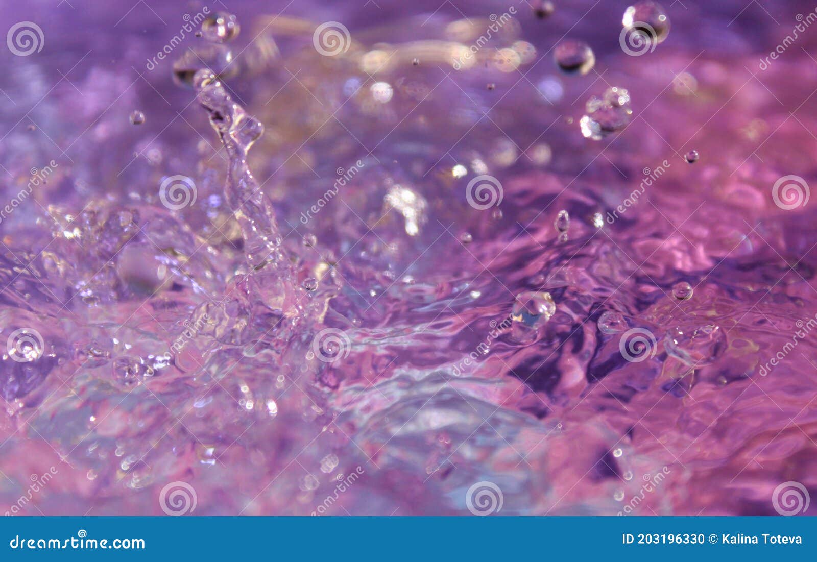 Fondo De Pantalla. Movimiento Congelado De Agua. Gotas De Agua Cayendo Y  Salpicándose. Reflejos Brillantes De La Luz. Foto de archivo - Imagen de  intenso, caos: 203196330