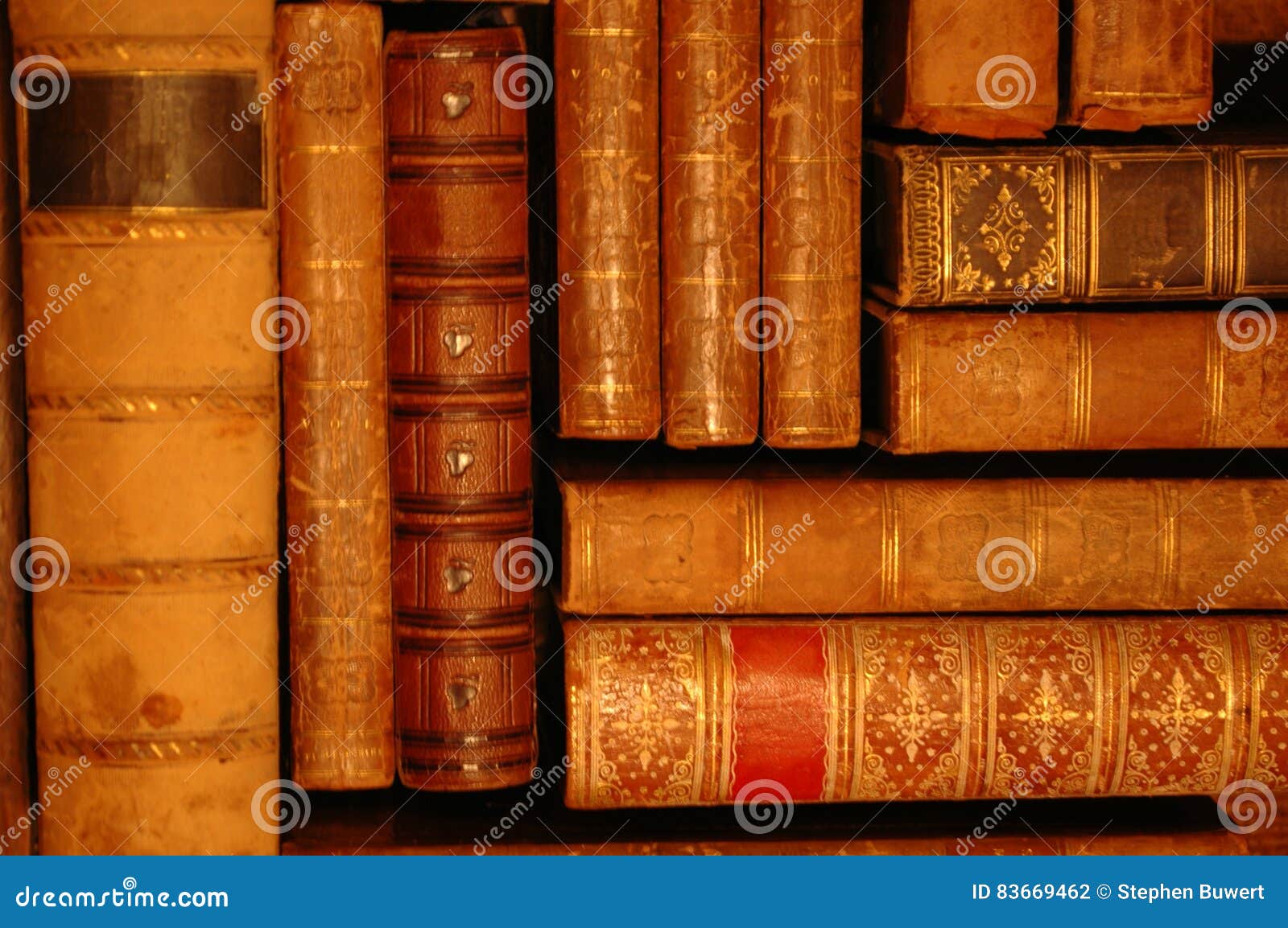 Fondo del libro foto de archivo. Imagen de rojo, polvoriento 83669462