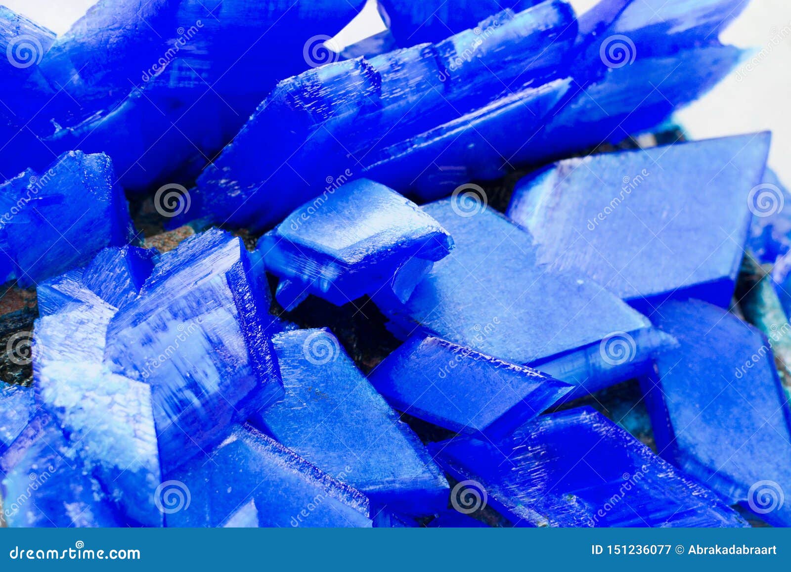 Fondo Del Solfato Di Rame Dei Cristalli Del Sarcasmo Blu Immagine Stock -  Immagine di minerale, scienza: 151236077
