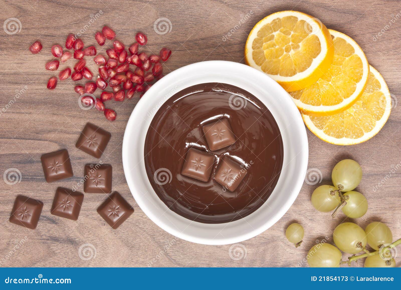 "fondue" De Chocolate Con Las Frutas Imagen de archivo Imagen de baya