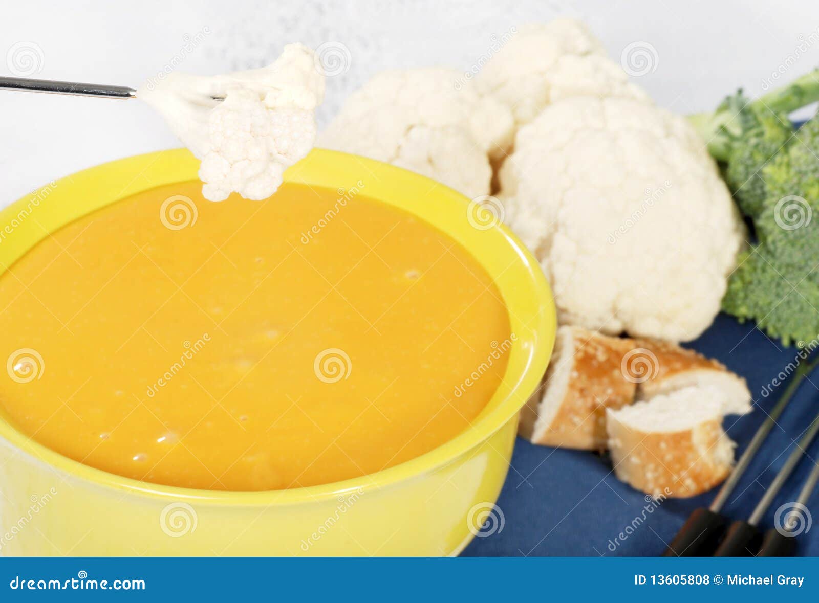 Fondue De Fromage Avec Le Choufleur Photo stock Image du bleu 13605808