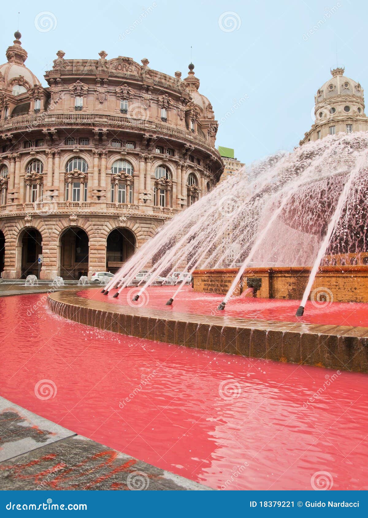 Fontaine rose image stock. Image du gênes, bronche, rose 18379221