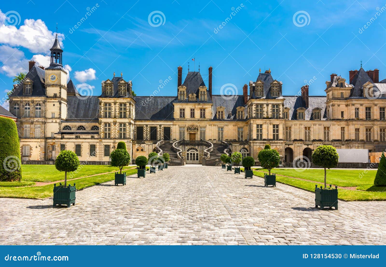 Fontainebleau Palace Chateau De Fontainebleau France Stock Photo Image Of Castle Plant