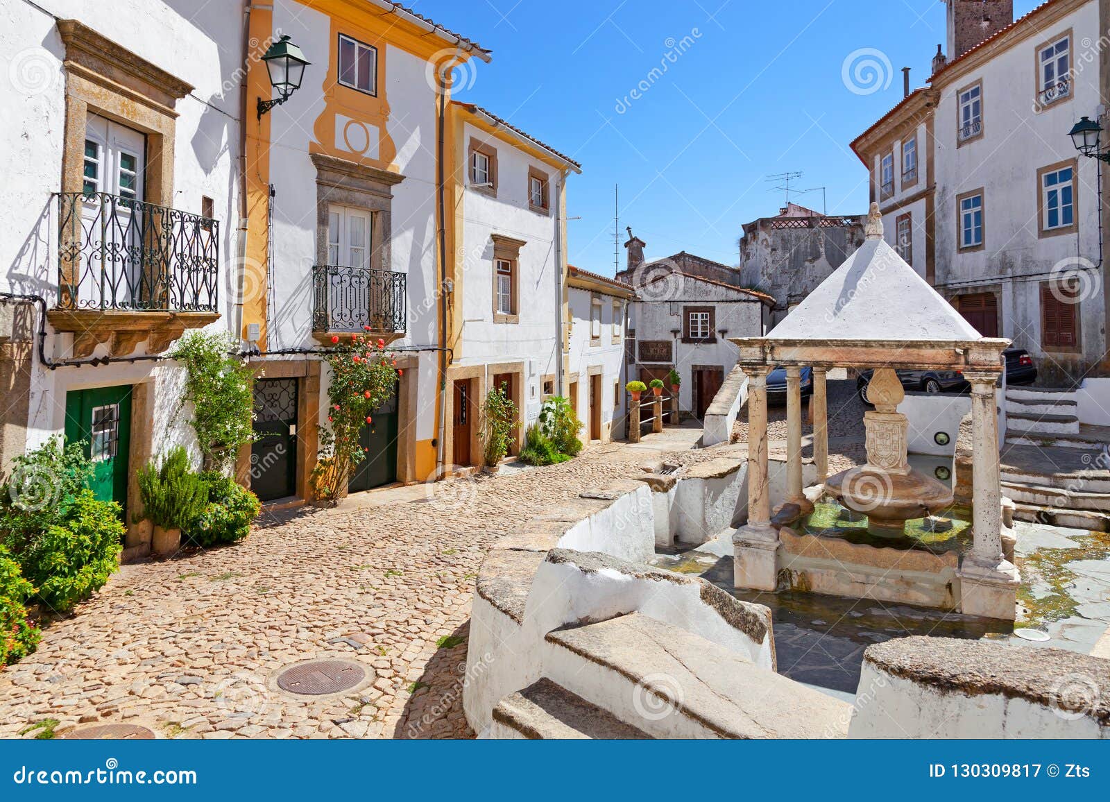 fonte da vila aka village or town fountain