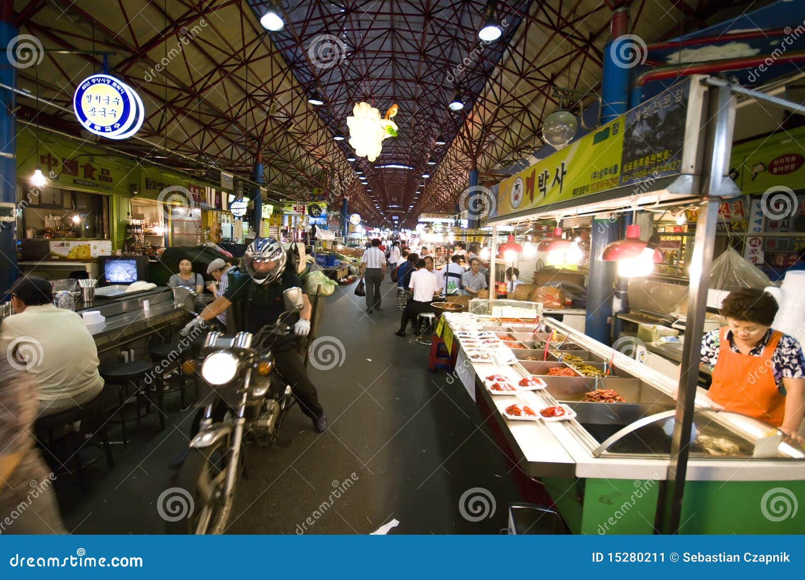 Food market, Seoul editorial photo. Image of people, food 15280211