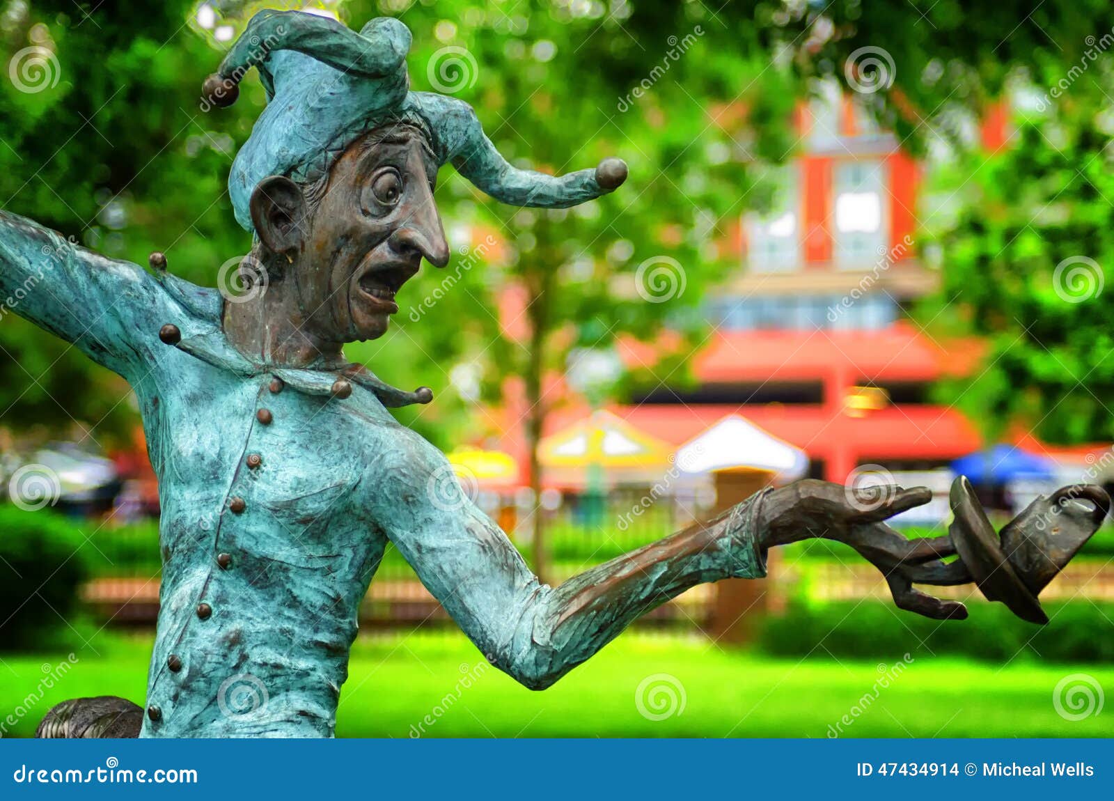 Fool Statue in Minnesota stock photo. Image of walk, statue 47434914