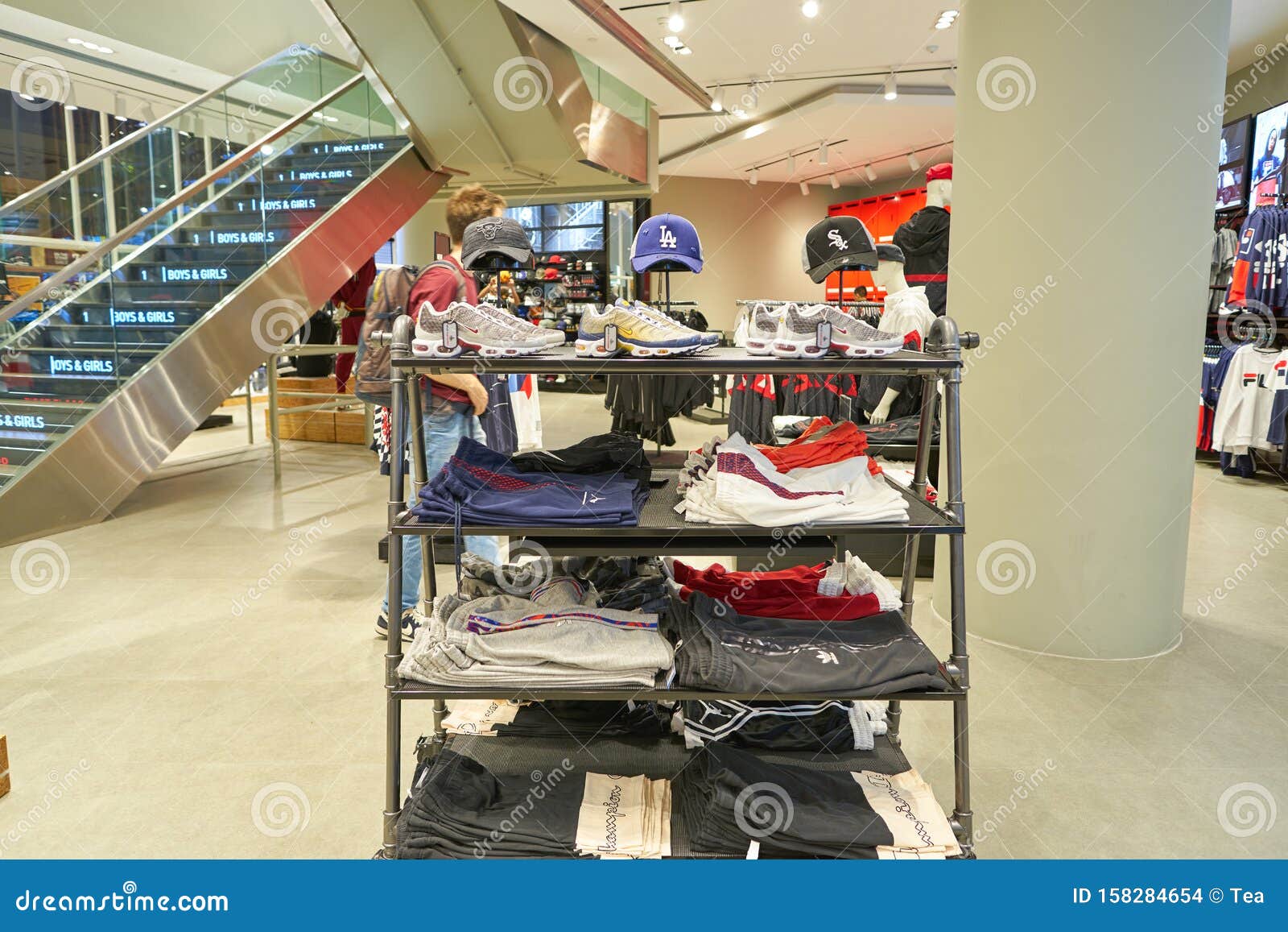 Foot Locker editorial stock image. Image of color, clothing - 158284654