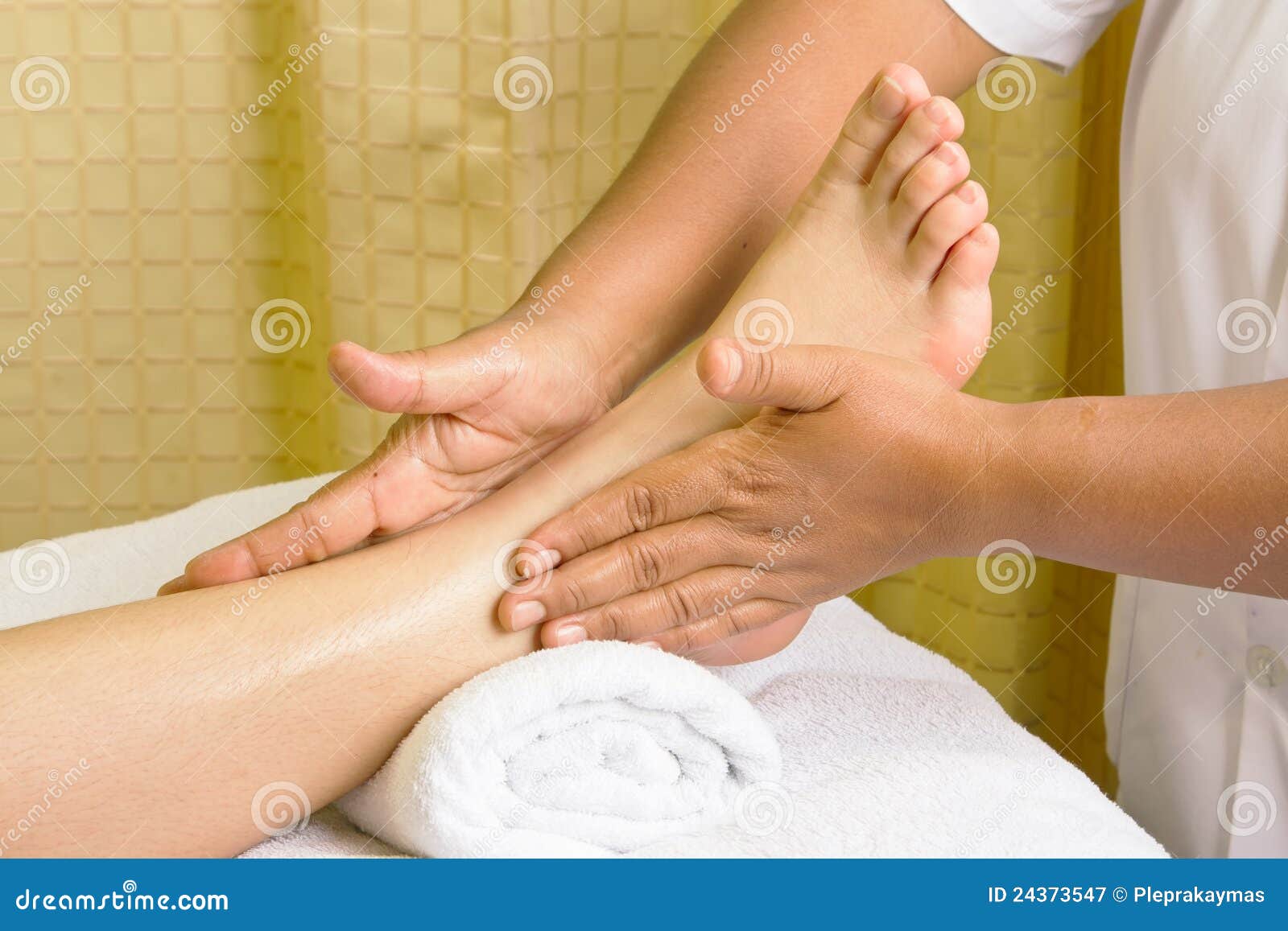 Foot Massage Spa Foot Oil Treatment Stock Image Image Of Reflexology