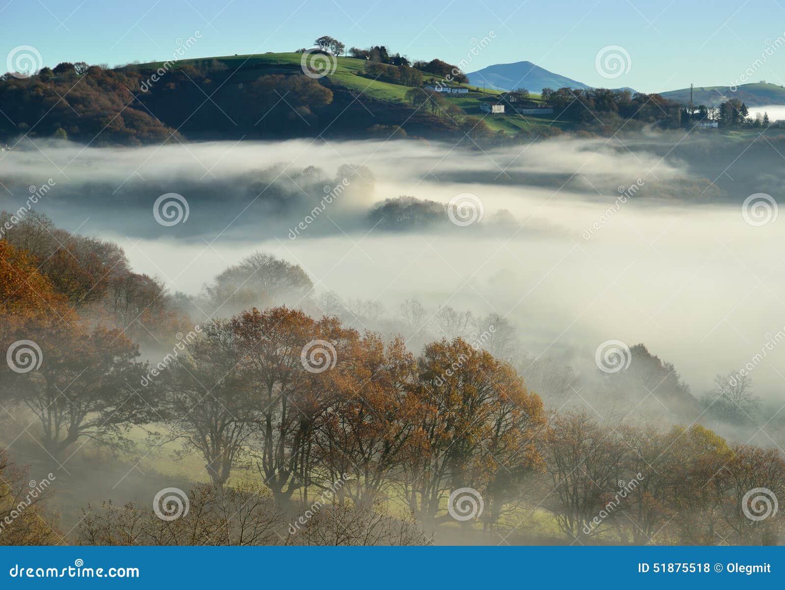 foothills n the fog, pays basque